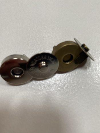 Magnetic snap fastener for bags